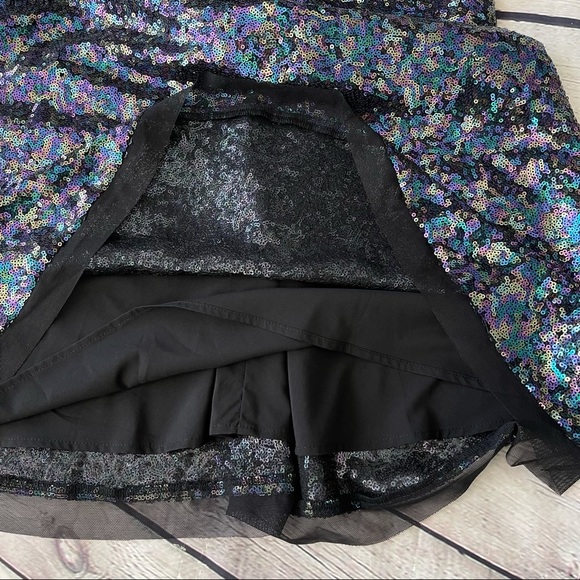 NWT Le Gali Roxane black sequined sleeveless halter party dress with back zipper - Picture 14 of 14